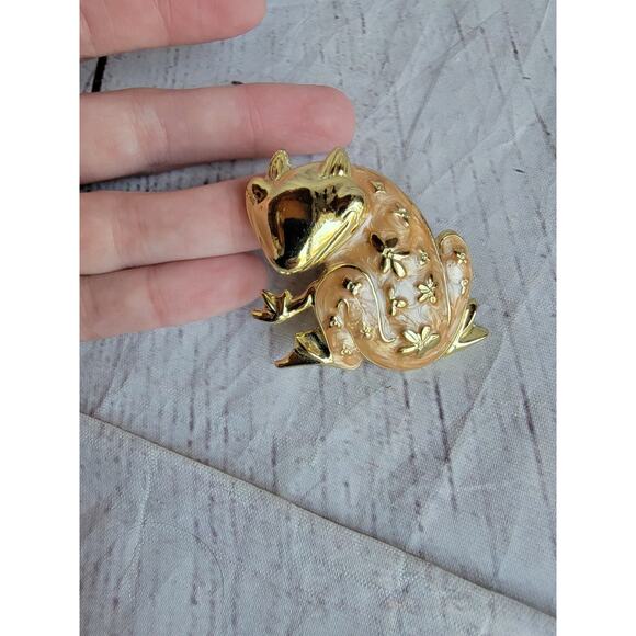 Frog Brooch Pin Enamel Gold Tone Pink Vintage Retro Unbranded Amphibian - Picture 6 of 6